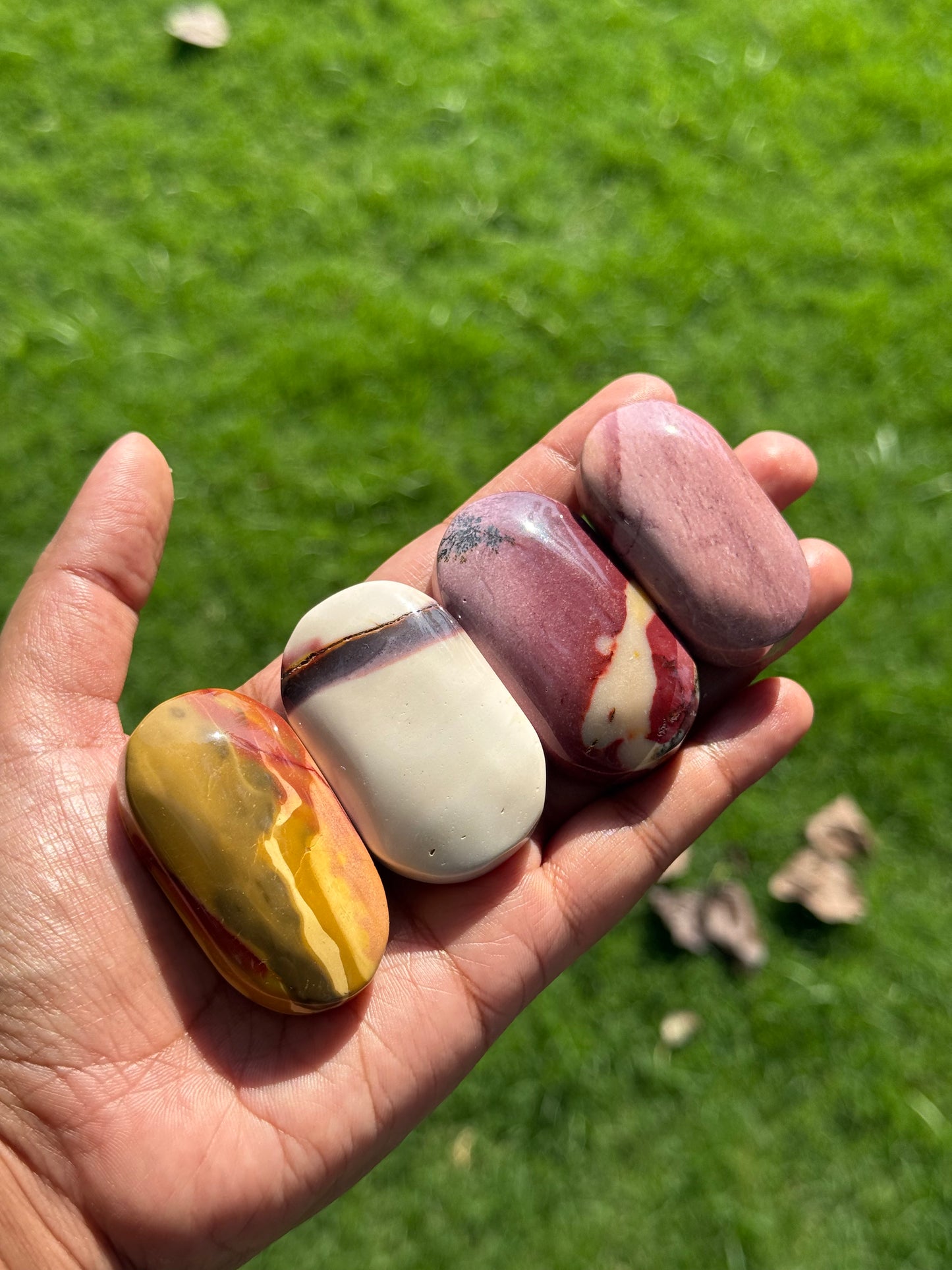Australian jasper / Mookaite palm stone
